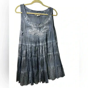 Indigo thread sleeveless top